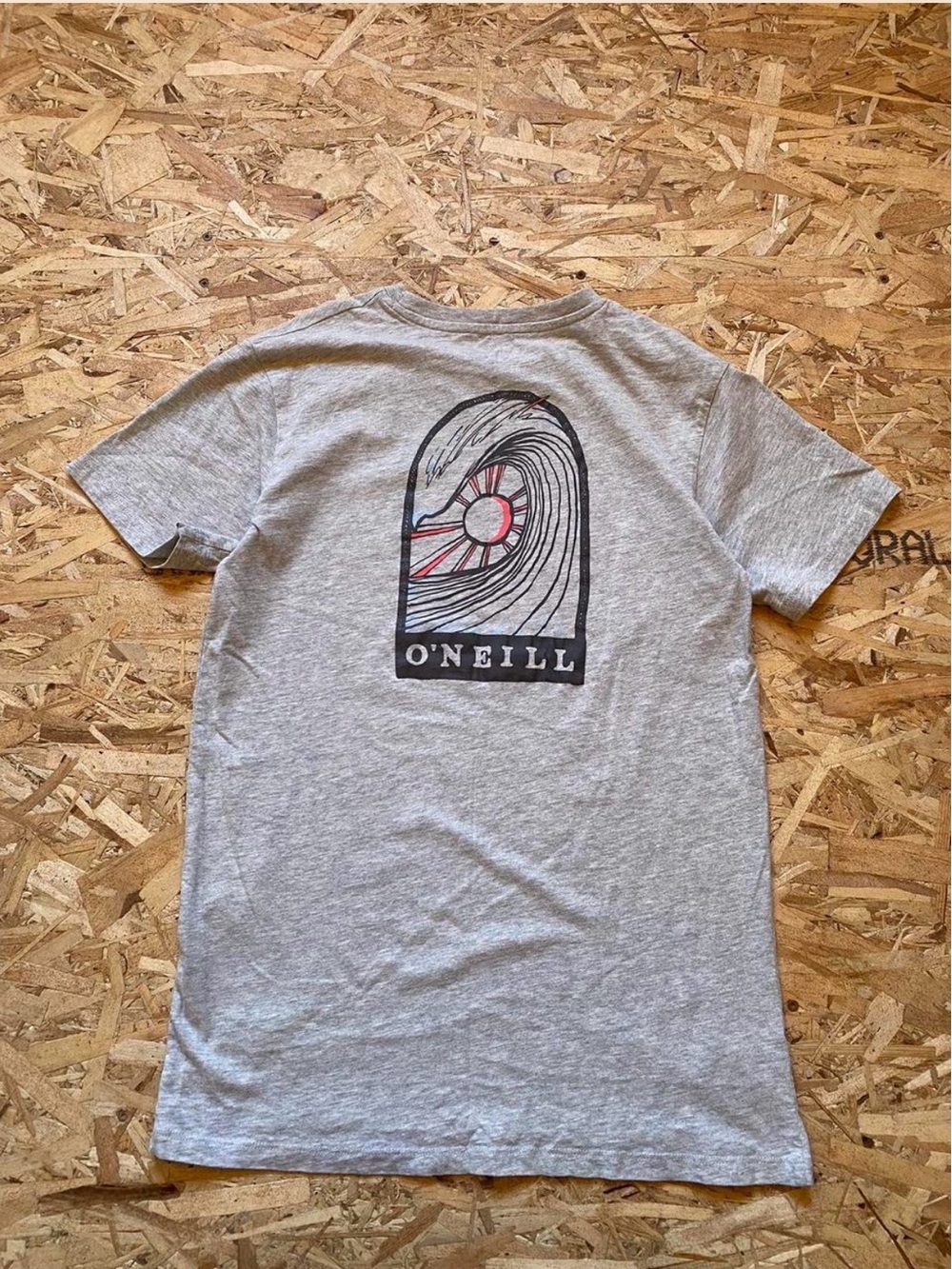 O'Neill Men’s Light Gray Short Sleeve Tee with Back Wave Graphic